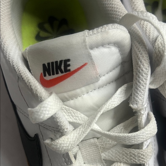 Nike Men's Size 8 -  White, Black, and Brown Sneakers - Picture 2 of 8